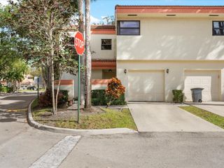 3400 Emerald Oaks Dr 801, Hollywood, FL 33021