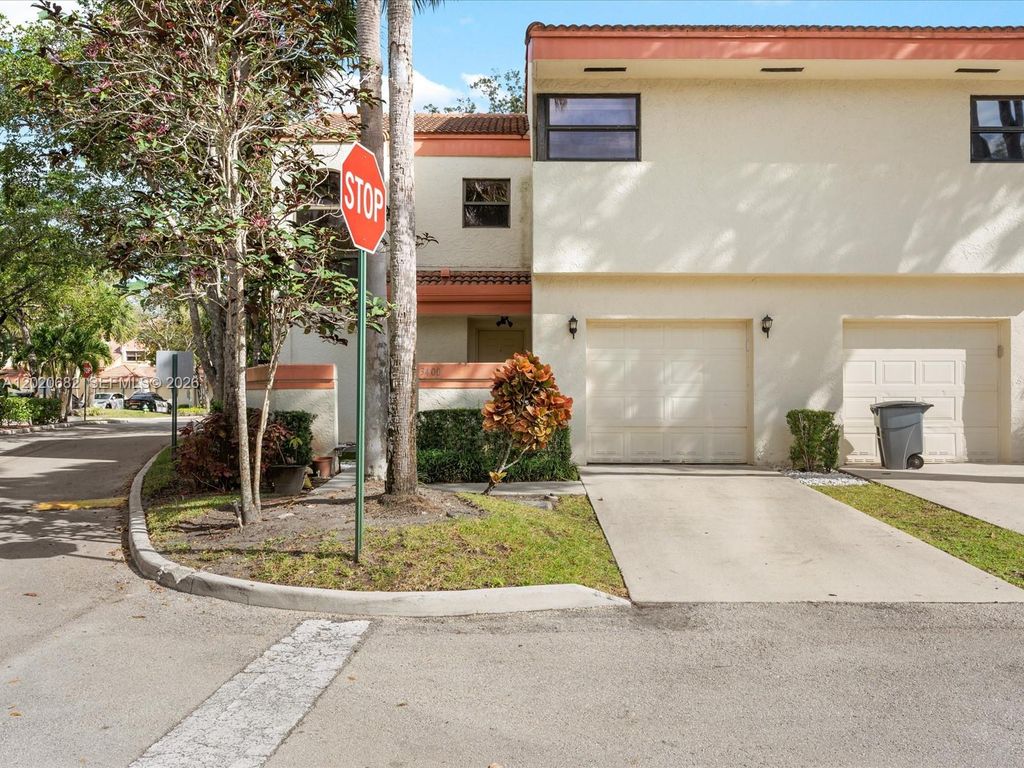 3400 Emerald Oaks Dr 801, Hollywood, FL 33021