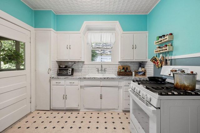 807 Cecelia ST, Taylor, TX 76574