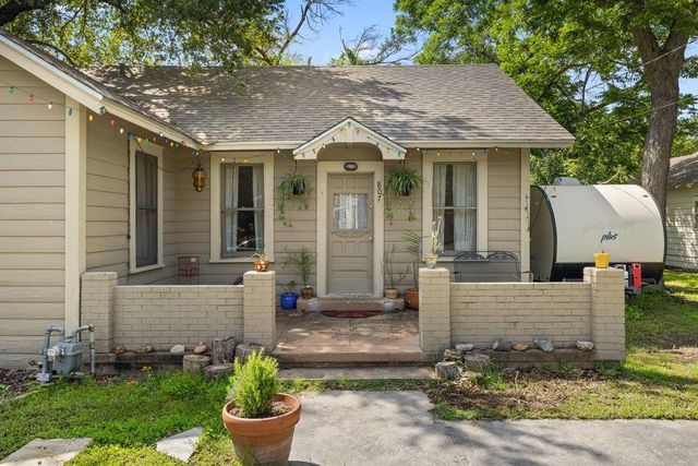 807 Cecelia ST, Taylor, TX 76574