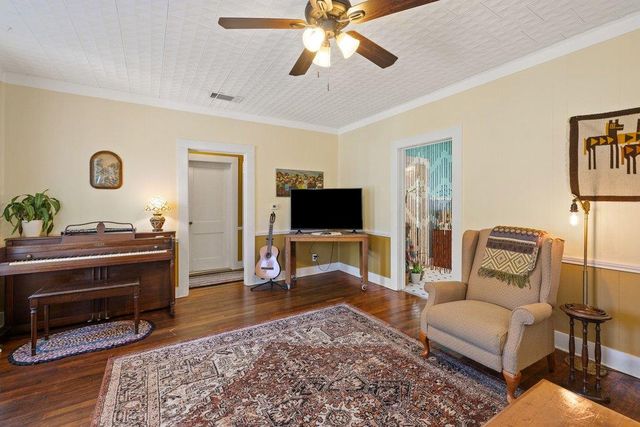 807 Cecelia ST, Taylor, TX 76574