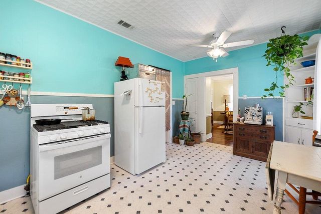 807 Cecelia ST, Taylor, TX 76574