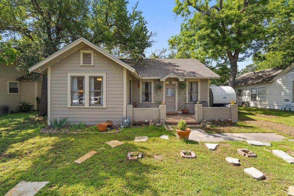 807 Cecelia ST, Taylor, TX 76574