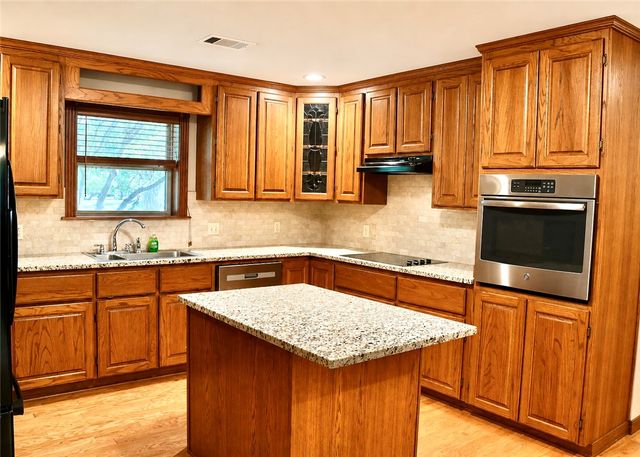 209 Hickory Hills Drive, Russellville, AR 72802