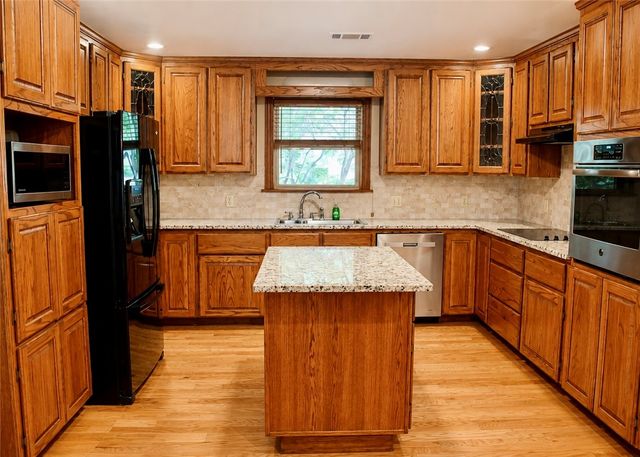 209 Hickory Hills Drive, Russellville, AR 72802