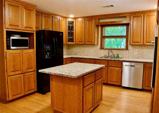 209 Hickory Hills Drive, Russellville, AR 72802