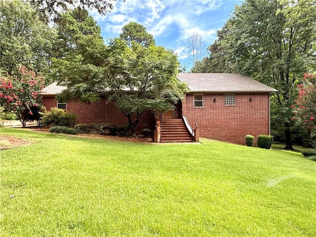 209 Hickory Hills Drive, Russellville, AR 72802