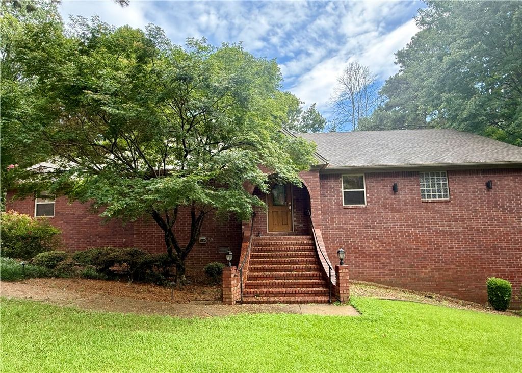 209 Hickory Hills Drive, Russellville, AR 72802