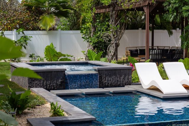 337 Wanaao Road, Kailua, HI 96734