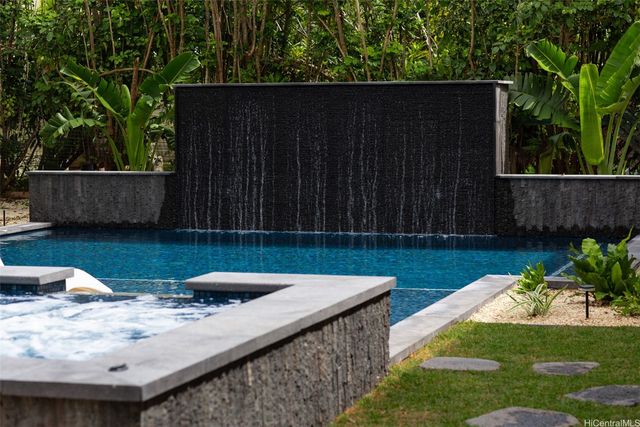 337 Wanaao Road, Kailua, HI 96734