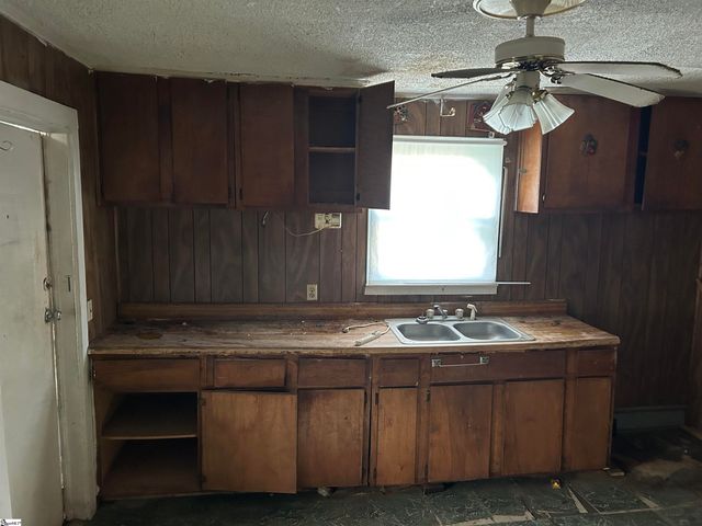413 Duckett Street, Laurens, SC 29360