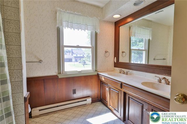 710 Wedgewood Road, Bethlehem City, PA 18017