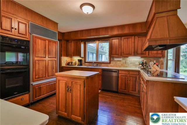 710 Wedgewood Road, Bethlehem City, PA 18017