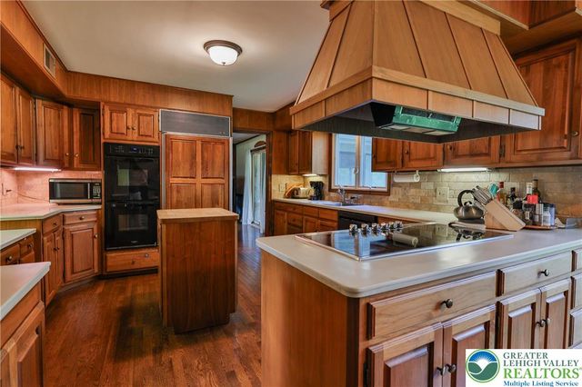710 Wedgewood Road, Bethlehem City, PA 18017