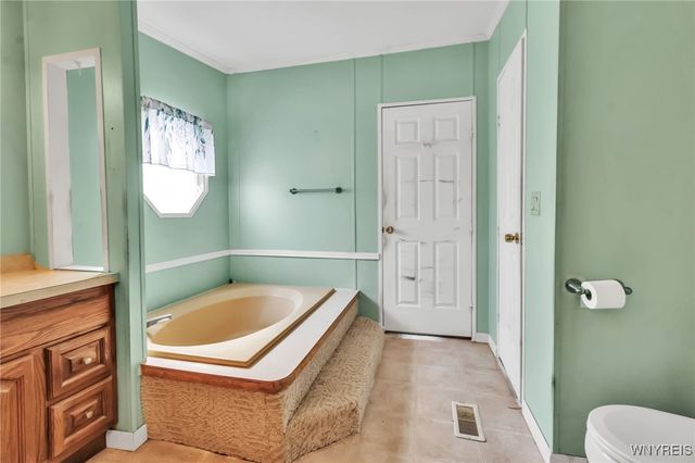 583 Evergreen Drive, Lockport Town, NY 14098