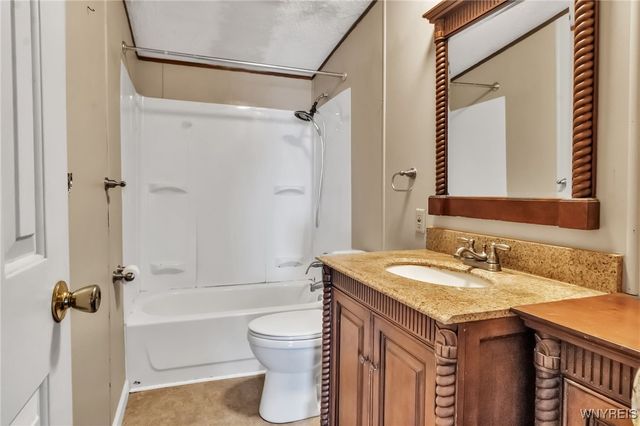 583 Evergreen Drive, Lockport Town, NY 14098