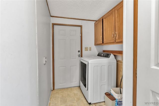 583 Evergreen Drive, Lockport Town, NY 14098