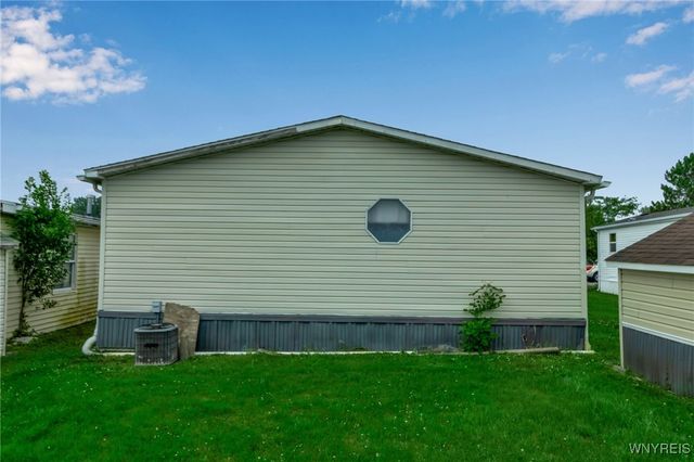 583 Evergreen Drive, Lockport Town, NY 14098