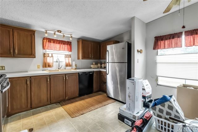 583 Evergreen Drive, Lockport Town, NY 14098