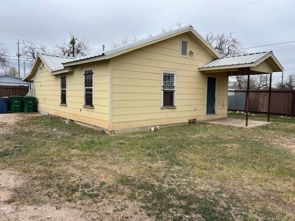 Image 11 of property listing at 1645 Beacon St, San Angelo, TX 76905