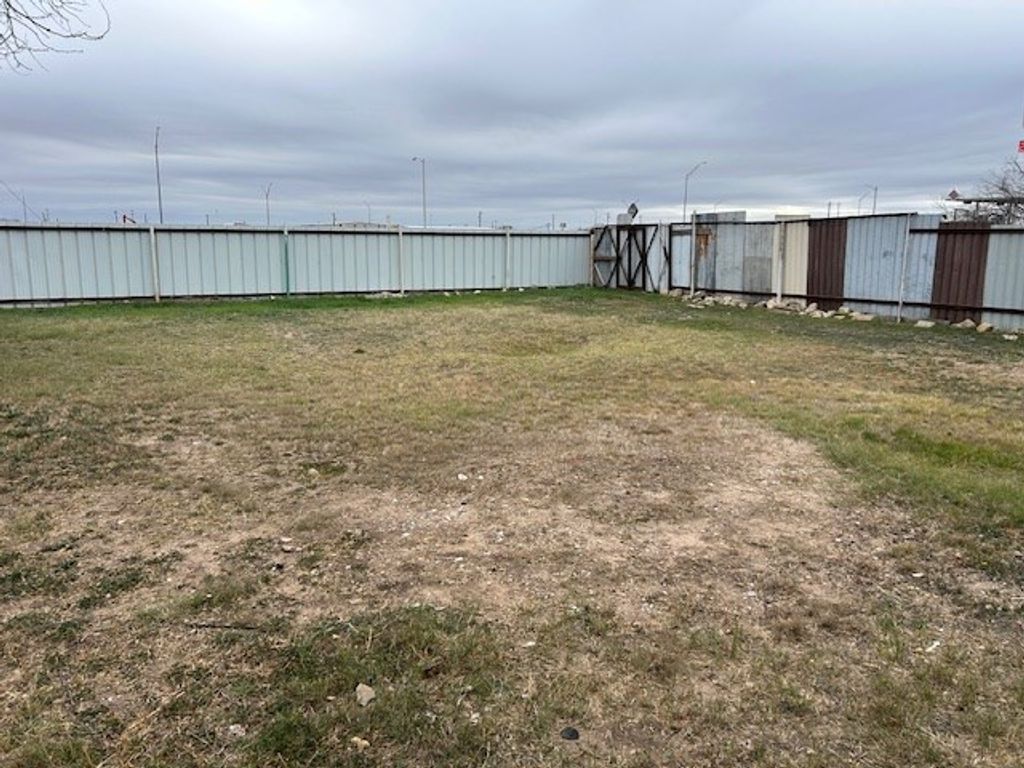 Image 16 of property listing at 1645 Beacon St, San Angelo, TX 76905