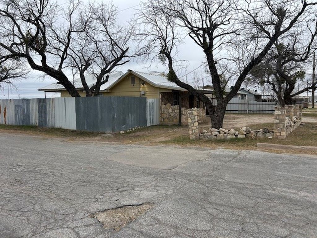 Image 7 of property listing at 1645 Beacon St, San Angelo, TX 76905