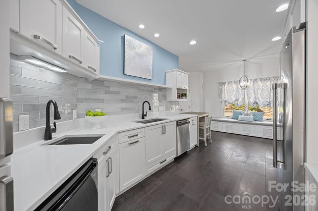 184 High Lake Drive, Statesville, NC 28677