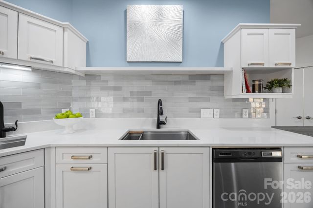 184 High Lake Drive, Statesville, NC 28677