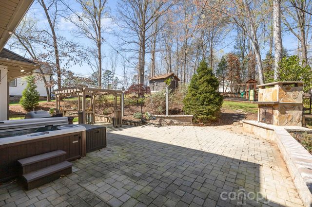 184 High Lake Drive, Statesville, NC 28677