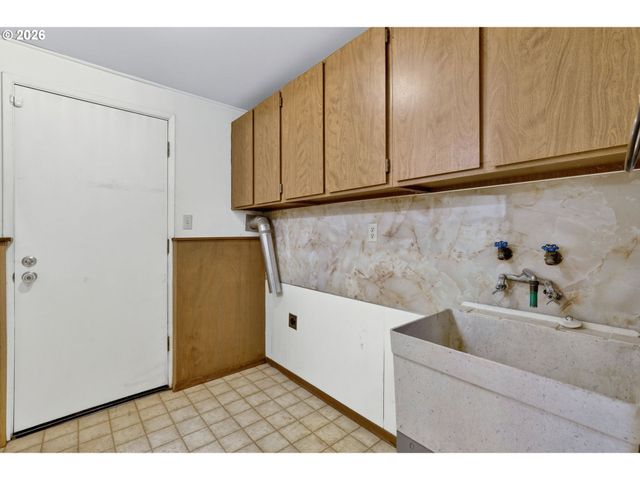 14533 Ne BRAZEE Ct, Portland, OR 97230