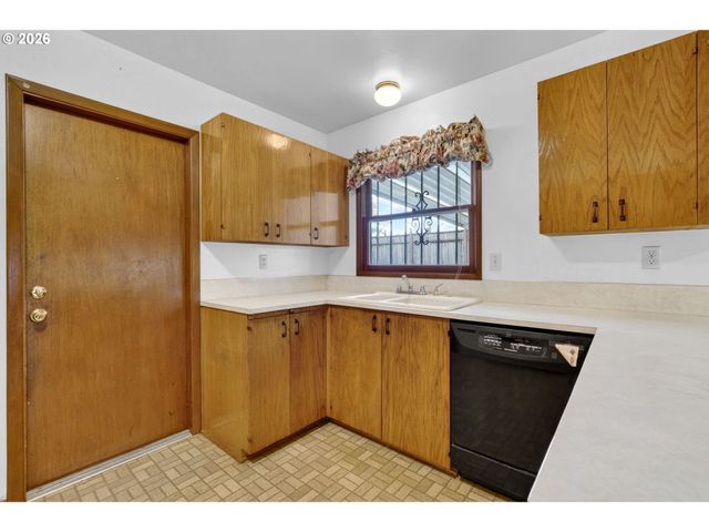 14533 Ne BRAZEE Ct, Portland, OR 97230