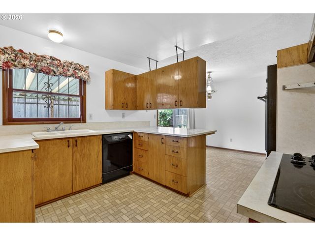 14533 Ne BRAZEE Ct, Portland, OR 97230