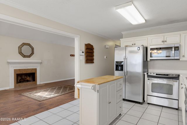 139 Sugarcreek Drive, Youngsville, LA 70592