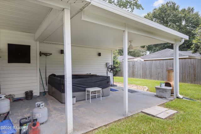 139 Sugarcreek Drive, Youngsville, LA 70592