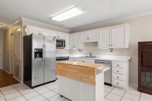139 Sugarcreek Drive, Youngsville, LA 70592