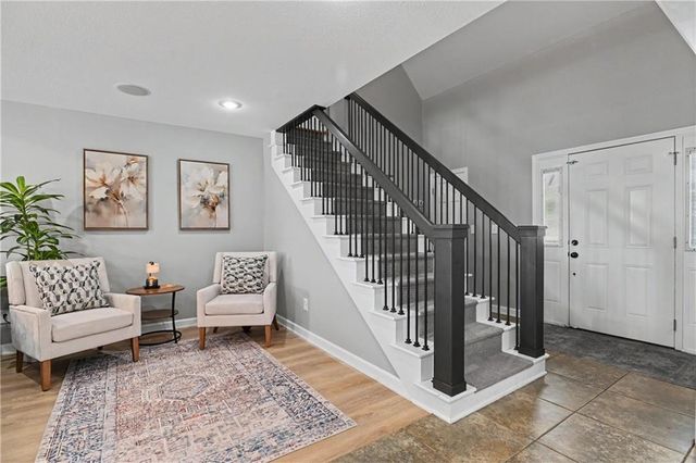 221 Woodbridge Lane, Kansas City, MO 64145