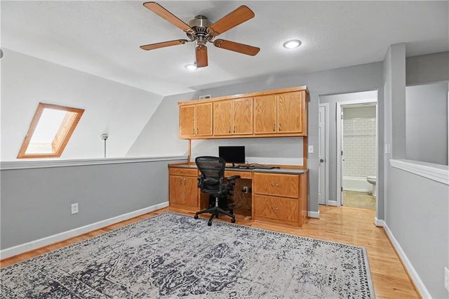221 Woodbridge Lane, Kansas City, MO 64145