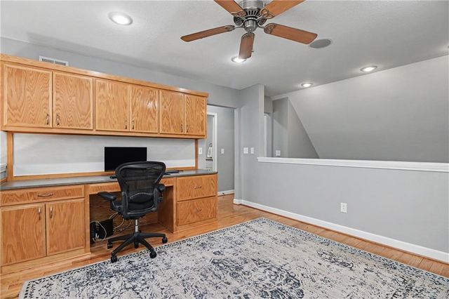 221 Woodbridge Lane, Kansas City, MO 64145