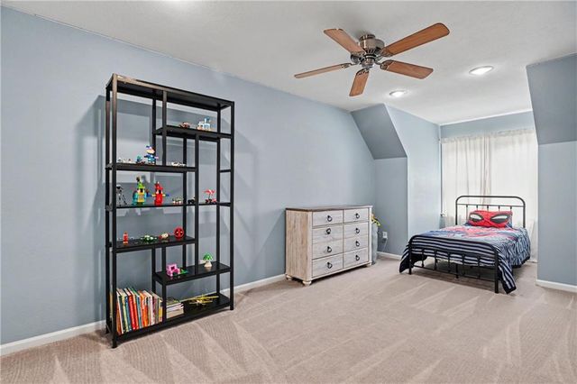 221 Woodbridge Lane, Kansas City, MO 64145