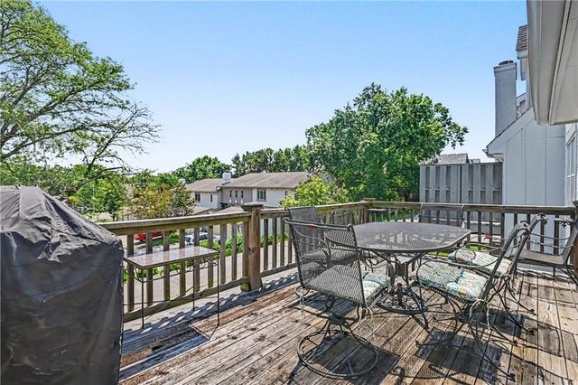 221 Woodbridge Lane, Kansas City, MO 64145