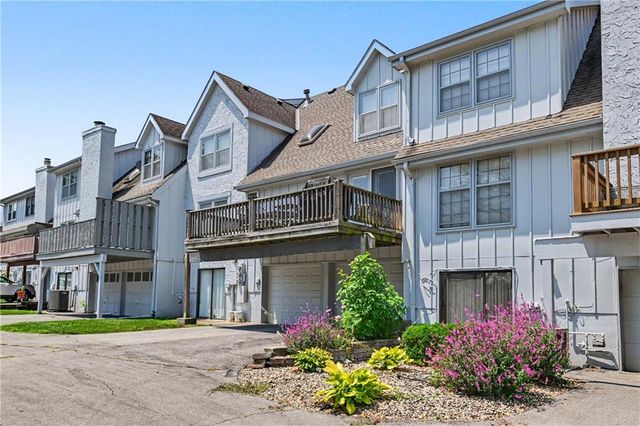 221 Woodbridge Lane, Kansas City, MO 64145