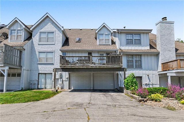 221 Woodbridge Lane, Kansas City, MO 64145