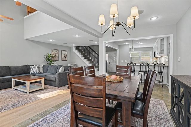 221 Woodbridge Lane, Kansas City, MO 64145