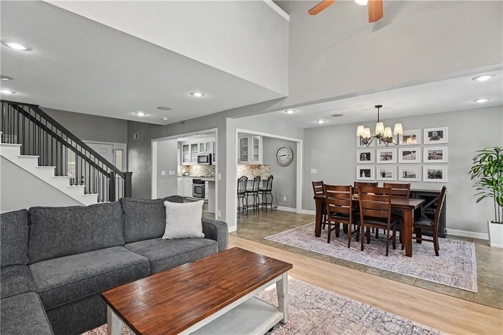 221 Woodbridge Lane, Kansas City, MO 64145