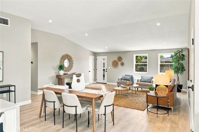 2001 Carfax, Long Beach, CA 90815