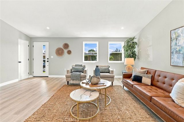 2001 Carfax, Long Beach, CA 90815