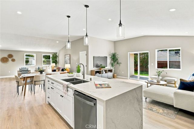 2001 Carfax, Long Beach, CA 90815