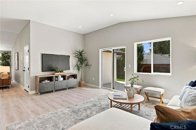 2001 Carfax, Long Beach, CA 90815