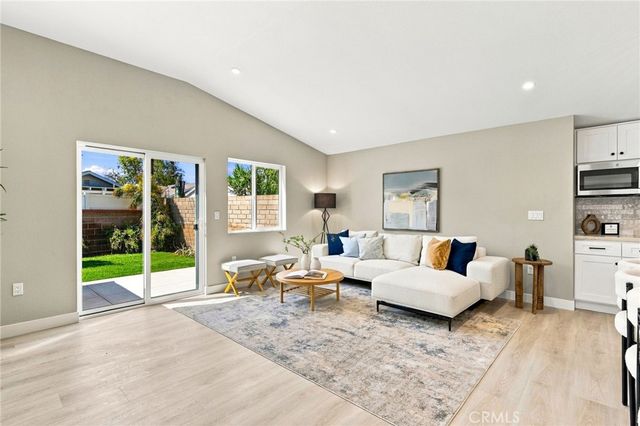 2001 Carfax, Long Beach, CA 90815