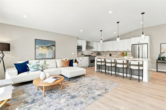 2001 Carfax, Long Beach, CA 90815